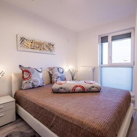 Luxury Westpark 2 Presidentialsuite With Lake View W4 Bukares Bagian luar foto