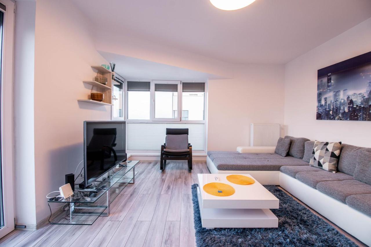Luxury Westpark 2 Presidentialsuite With Lake View W4 Bukares Bagian luar foto