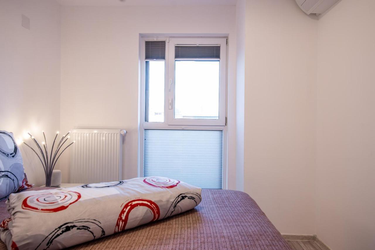 Luxury Westpark 2 Presidentialsuite With Lake View W4 Bukares Bagian luar foto