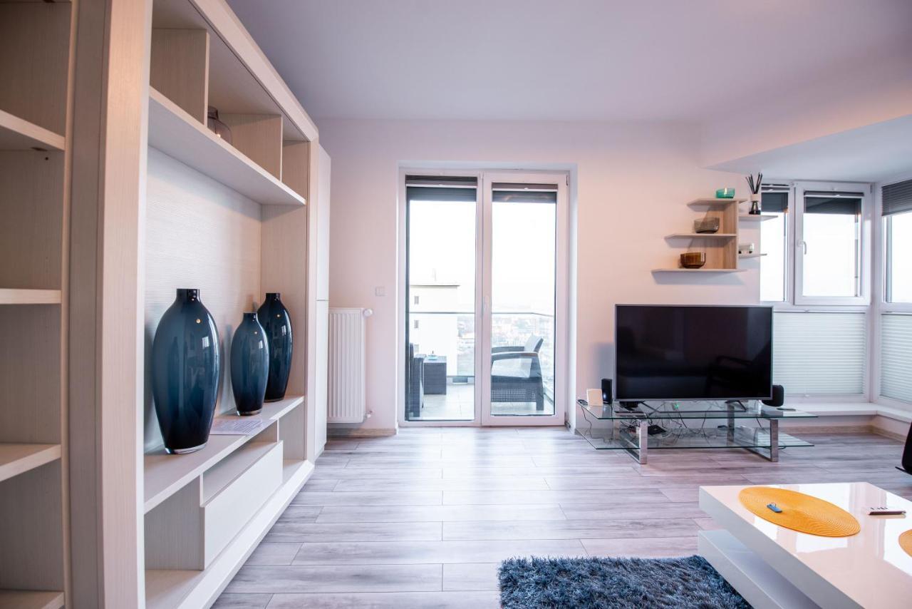 Luxury Westpark 2 Presidentialsuite With Lake View W4 Bukares Bagian luar foto