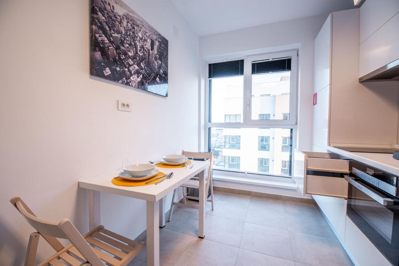 Luxury Westpark 2 Presidentialsuite With Lake View W4 Bukares Bagian luar foto