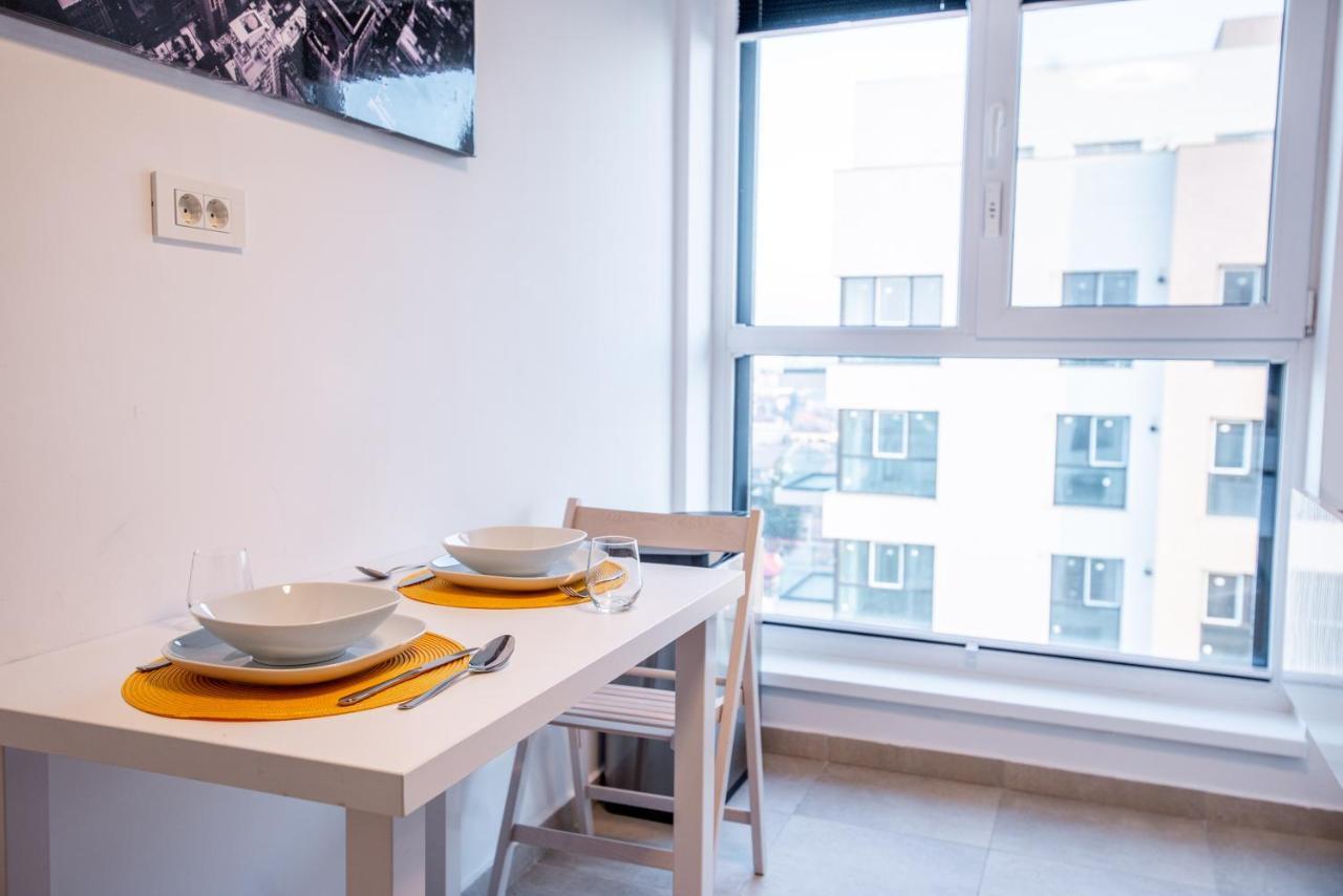 Luxury Westpark 2 Presidentialsuite With Lake View W4 Bukares Bagian luar foto